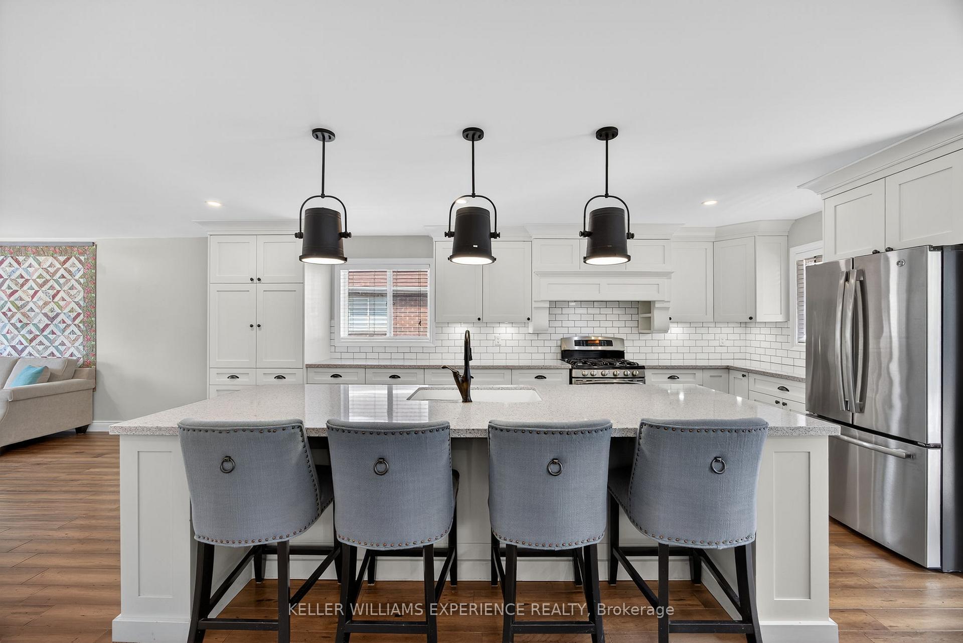 Photo 9 of 122 Emms Drive, Barrie, Holly — HOMEH