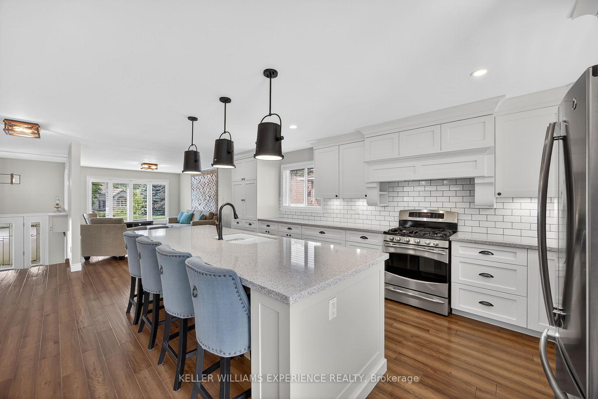 Photo 10 of 122 Emms Drive, Barrie, Holly — HOMEH