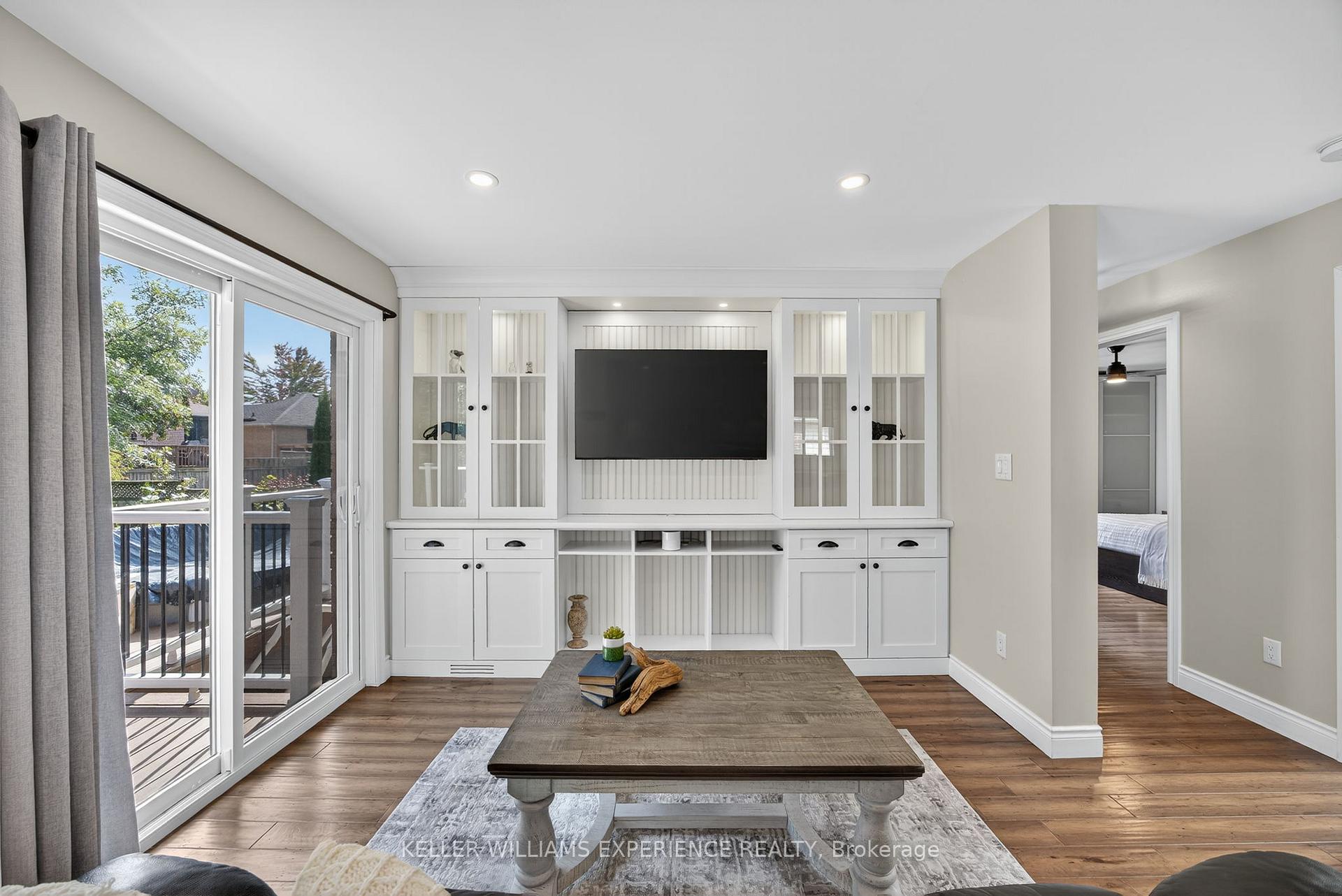 Photo 17 of 122 Emms Drive, Barrie, Holly — HOMEH
