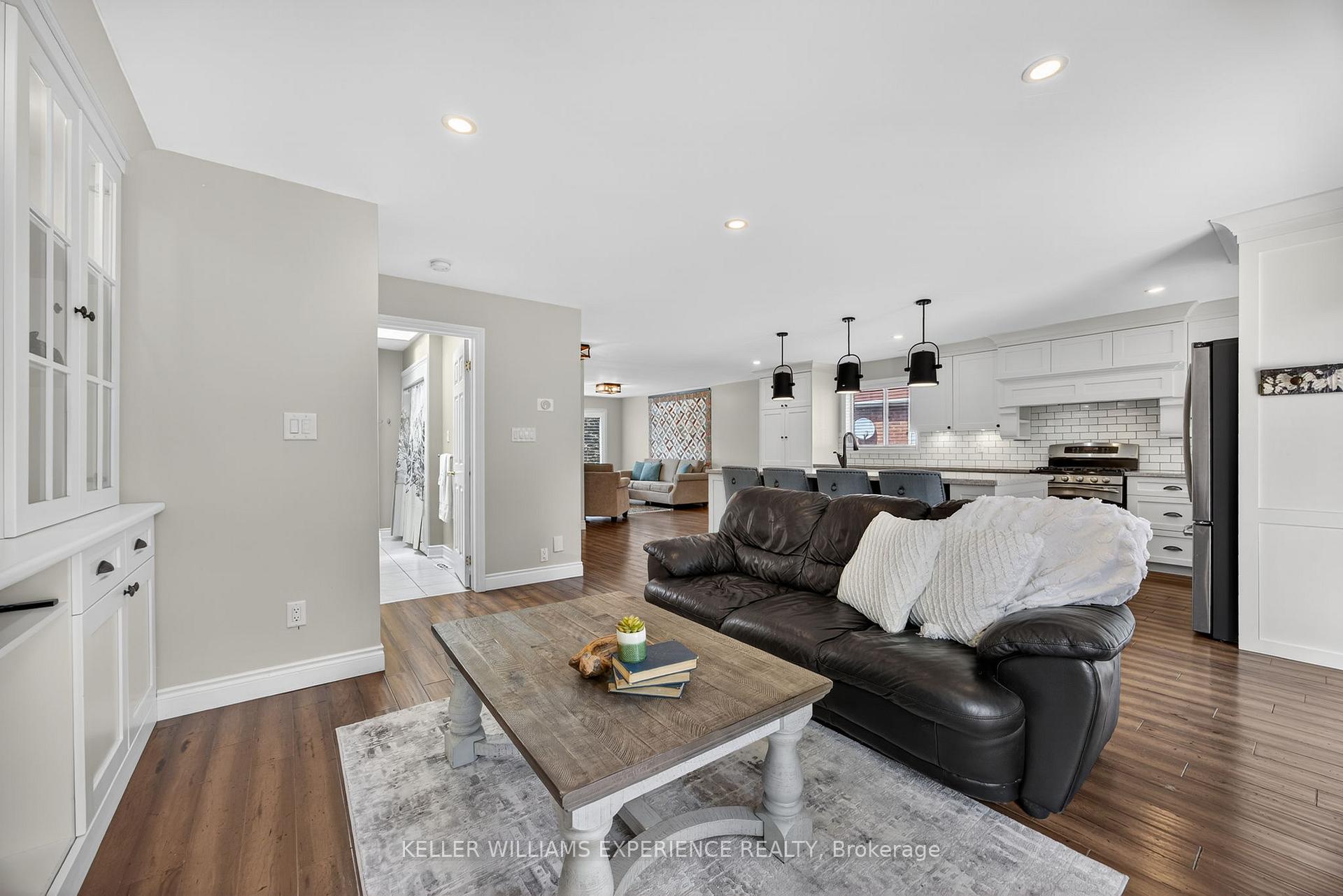 Photo 18 of 122 Emms Drive, Barrie, Holly — HOMEH