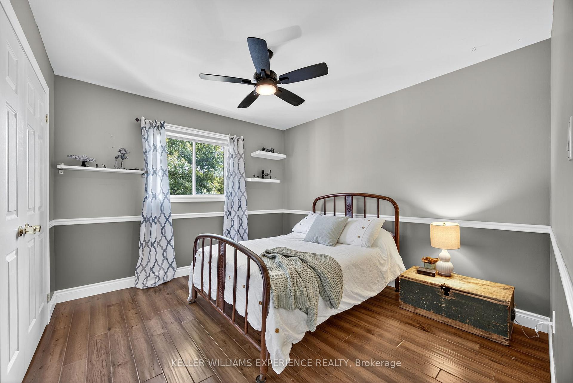 Photo 21 of 122 Emms Drive, Barrie, Holly — HOMEH