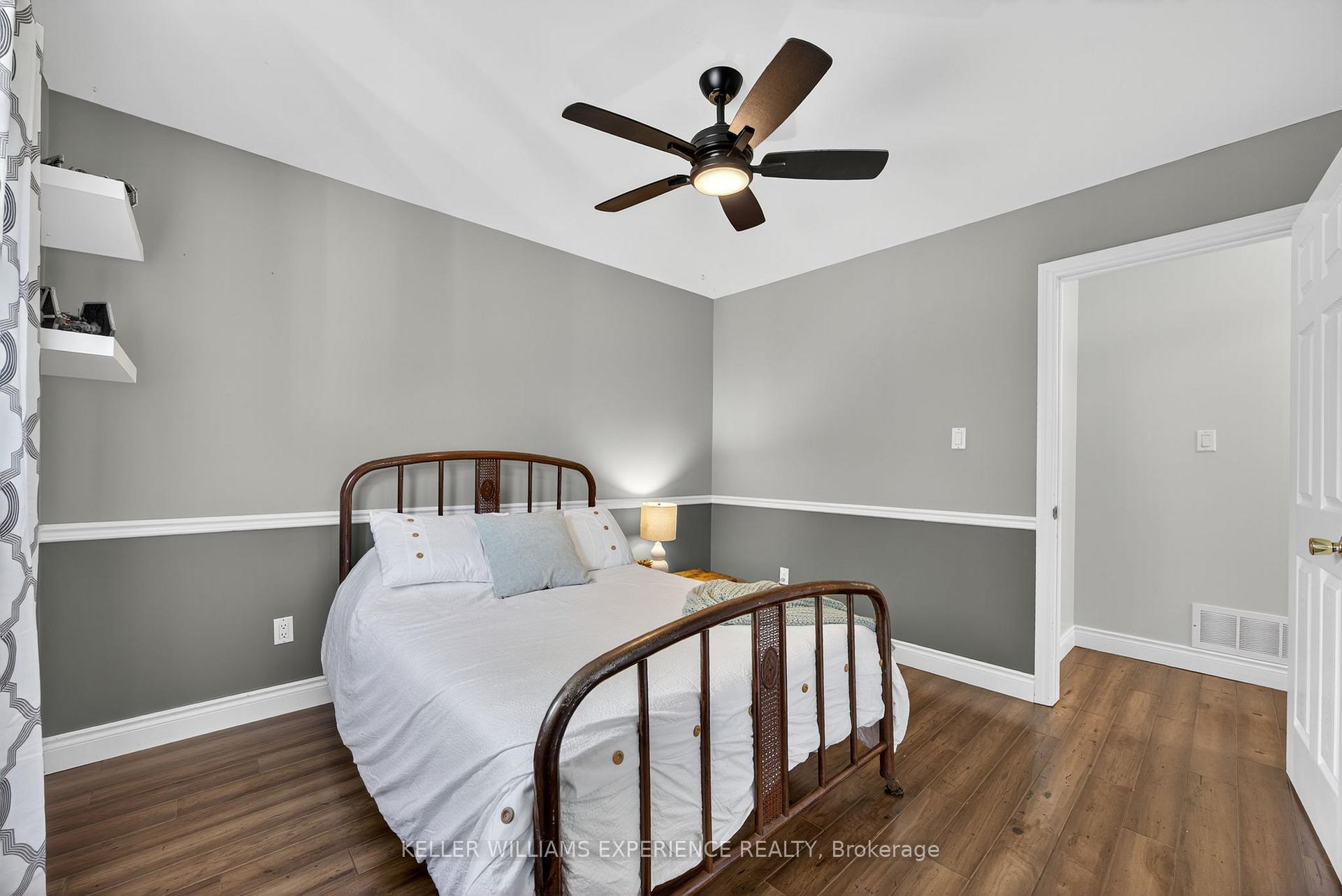 Photo 22 of 122 Emms Drive, Barrie, Holly — HOMEH