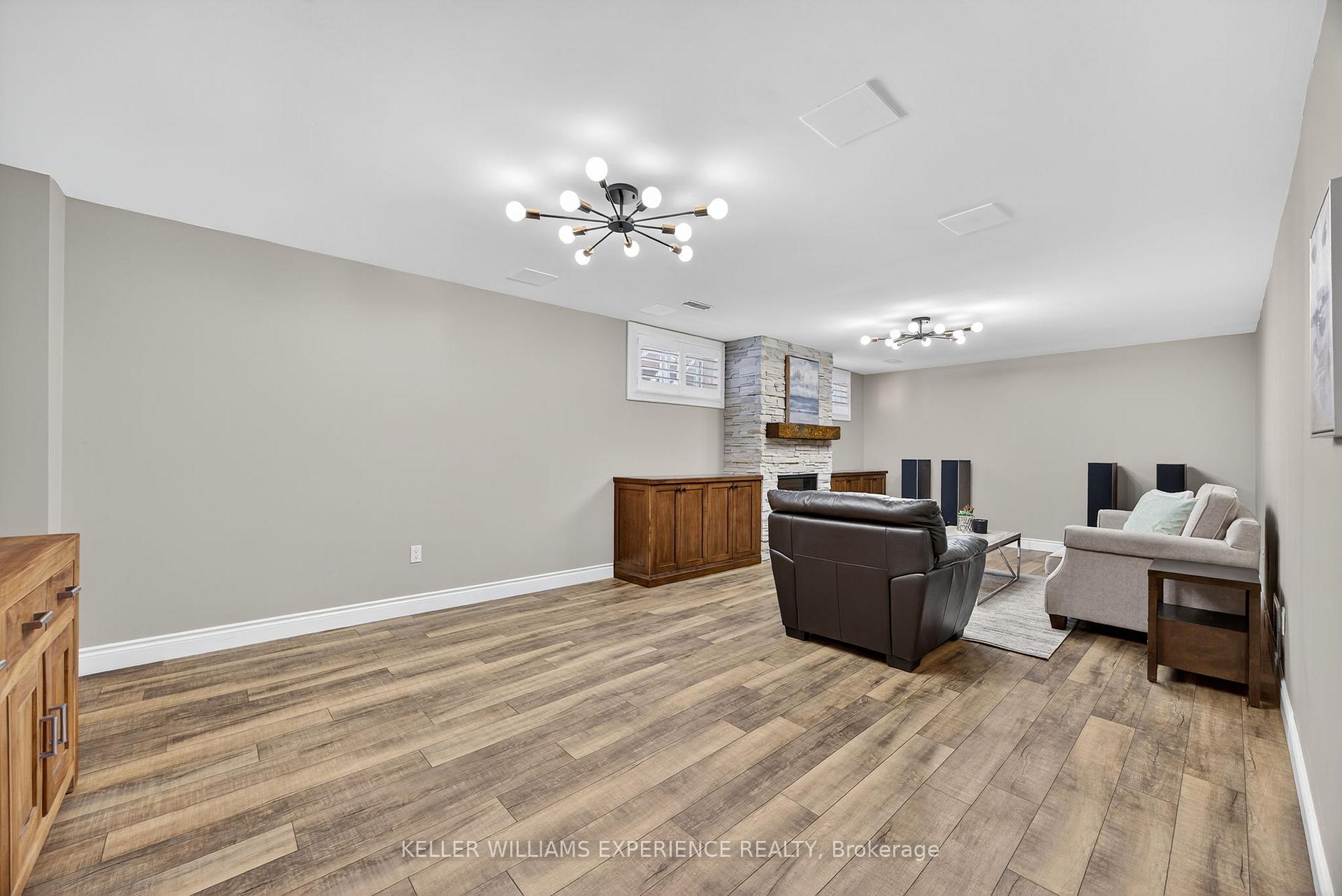 Photo 24 of 122 Emms Drive, Barrie, Holly — HOMEH