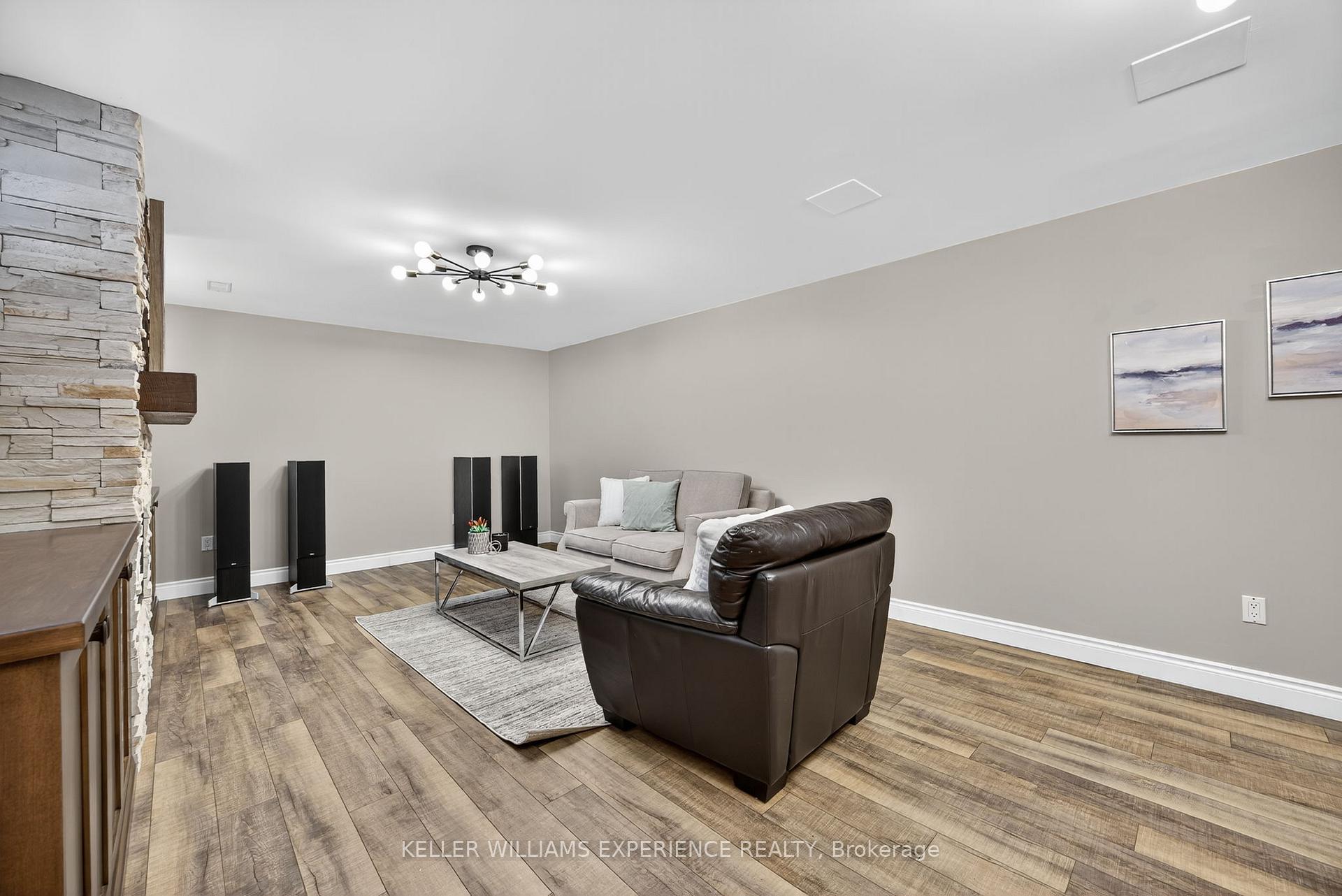 Photo 25 of 122 Emms Drive, Barrie, Holly — HOMEH