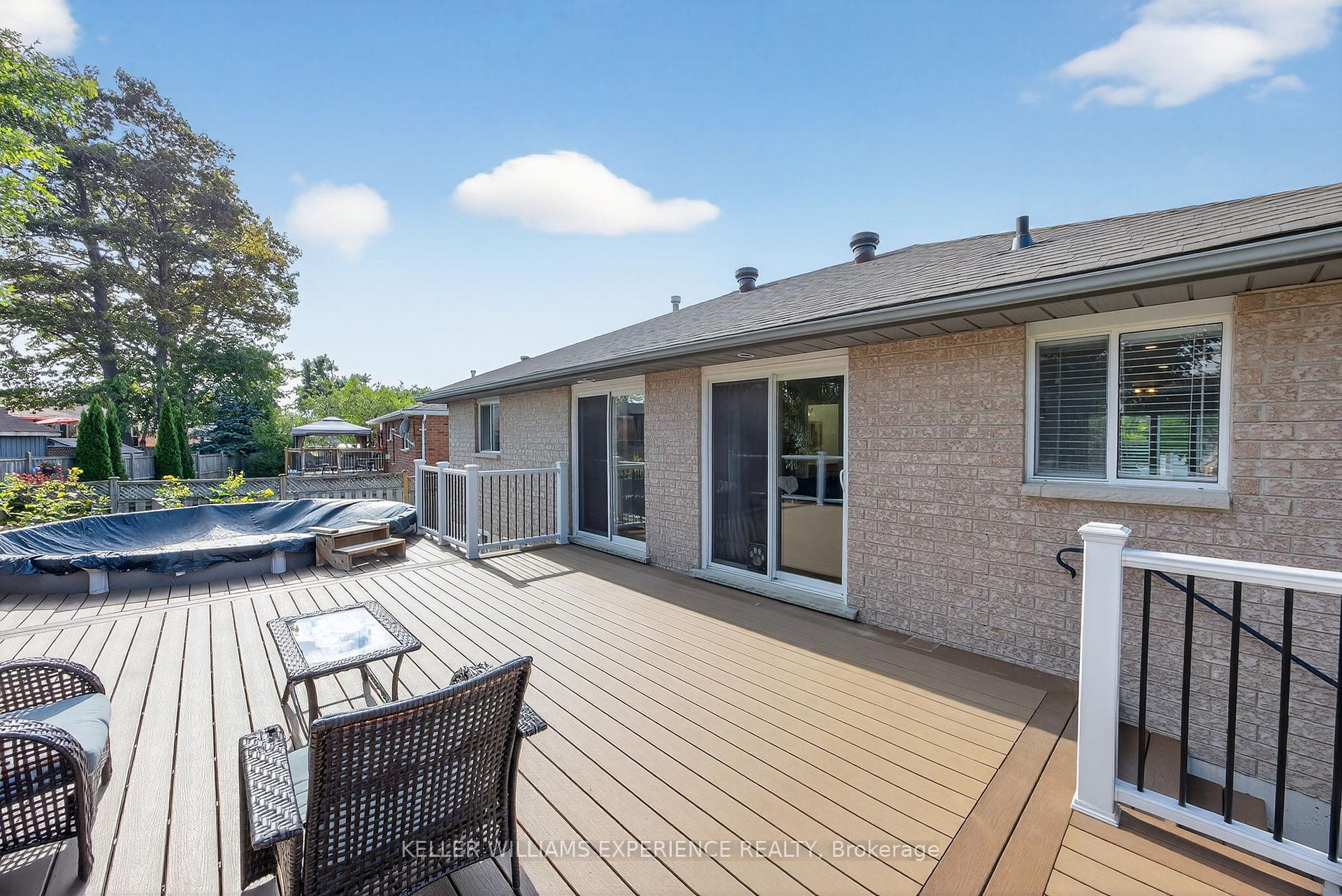 Photo 33 of 122 Emms Drive, Barrie, Holly — HOMEH