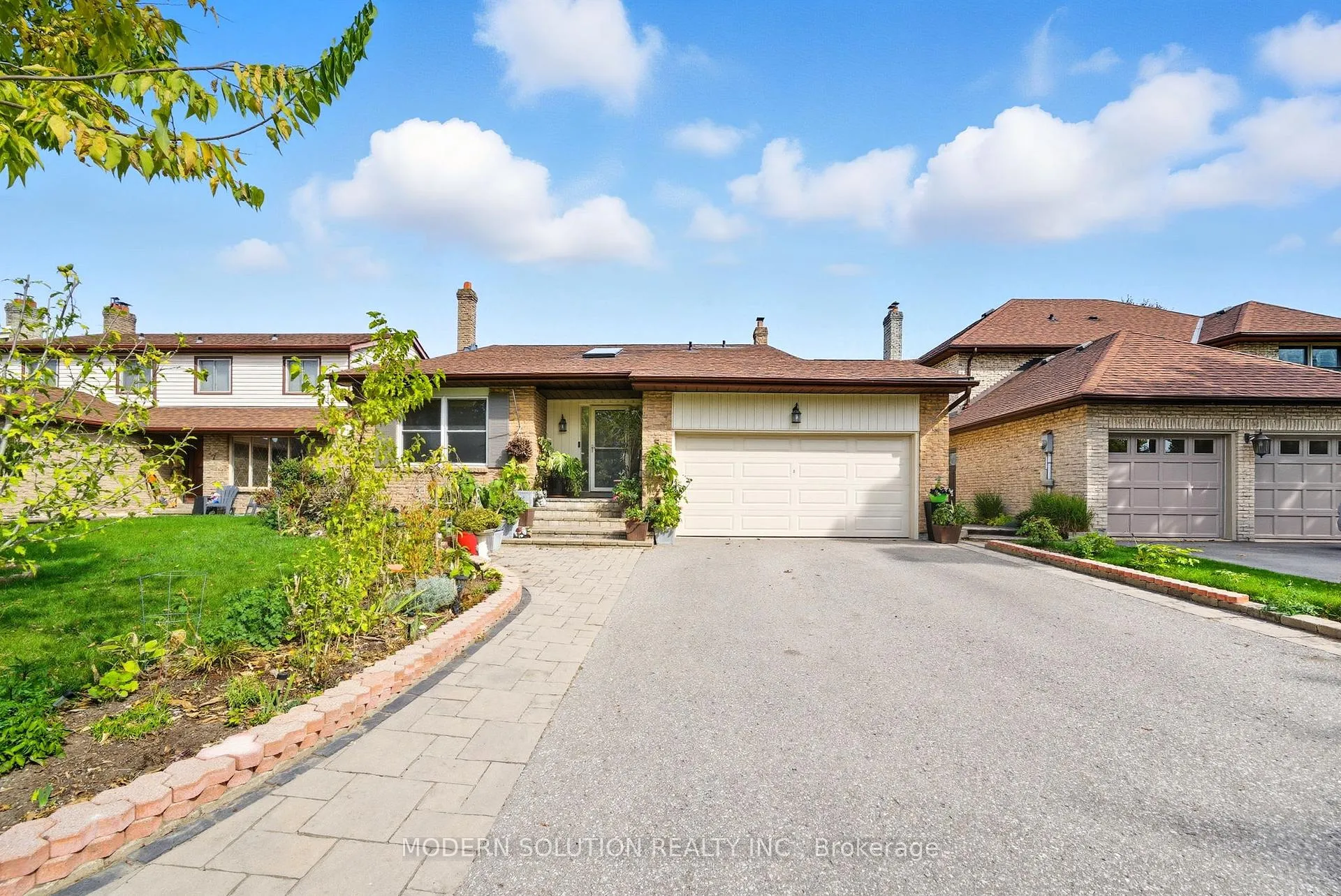 Front of 5 Woodlawn Court