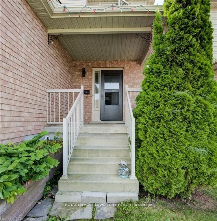 Front of 187 Huck Crescent W
