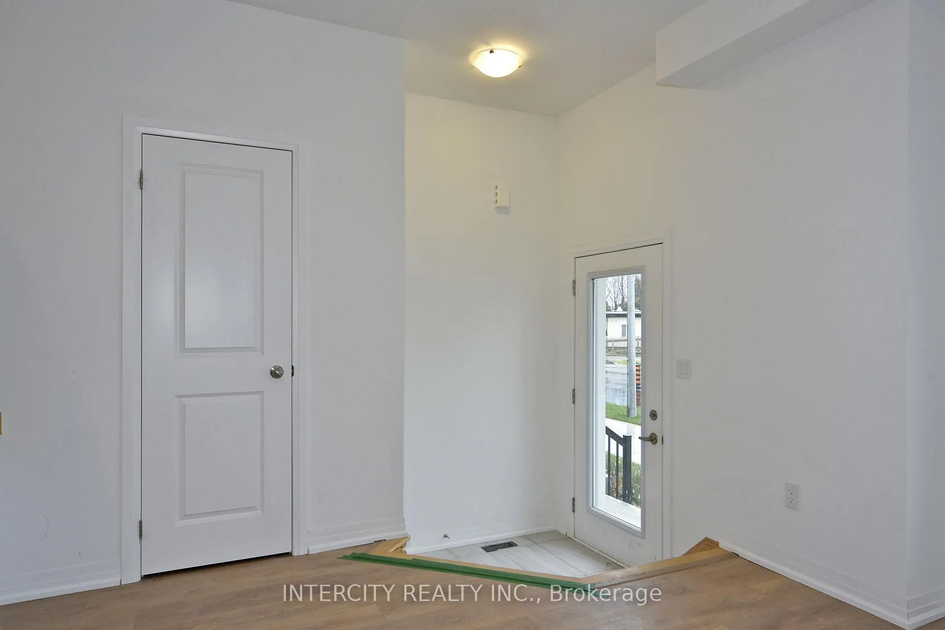 Photo 3 of 147 Markland Street, Markham, Cachet — HOMEH