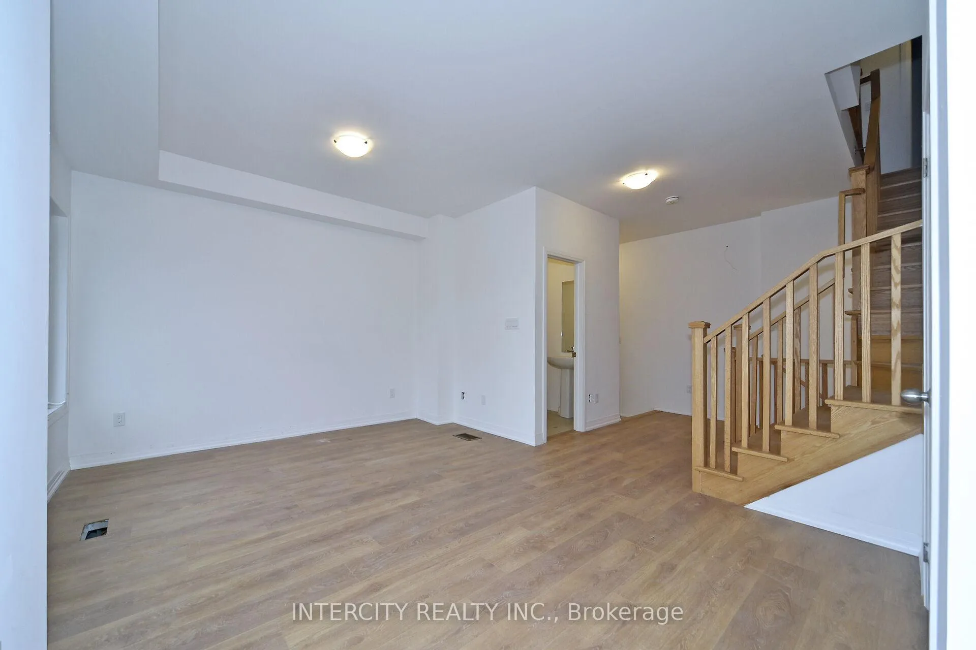 Photo 4 of 147 Markland Street, Markham, Cachet — HOMEH