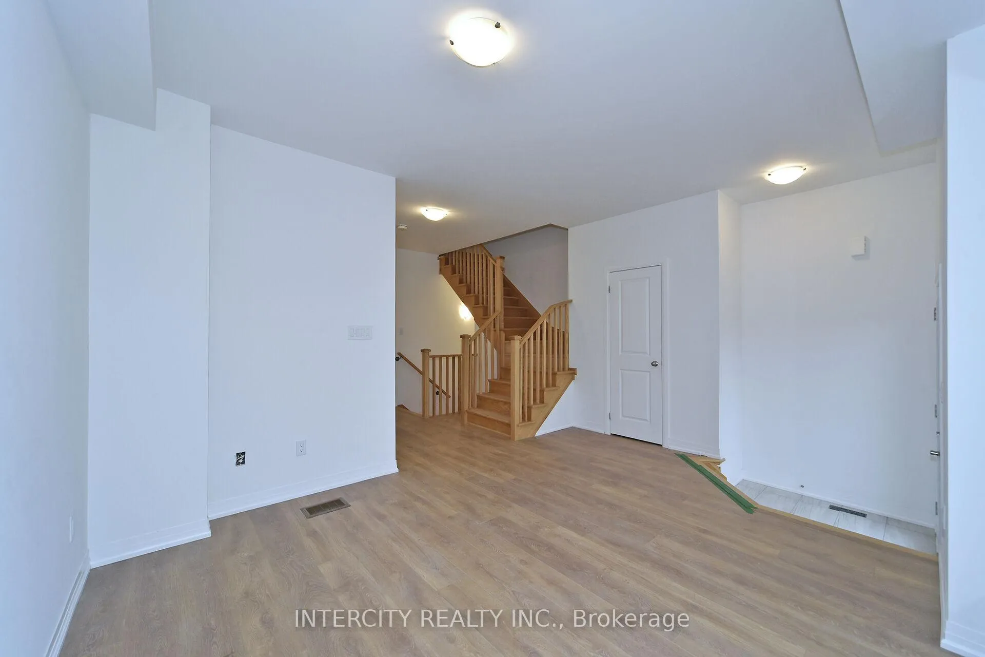 Photo 7 of 147 Markland Street, Markham, Cachet — HOMEH