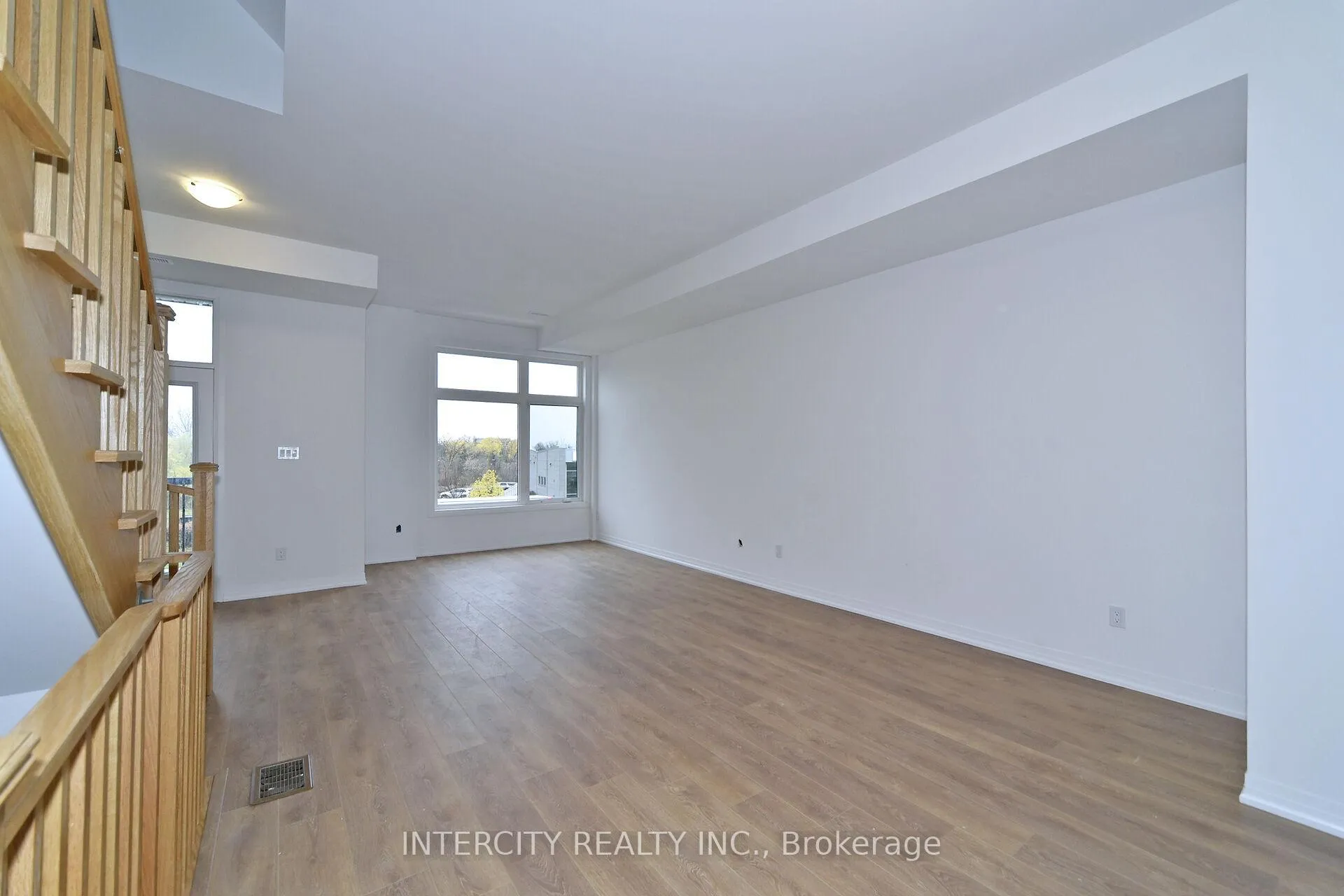 Photo 10 of 147 Markland Street, Markham, Cachet — HOMEH