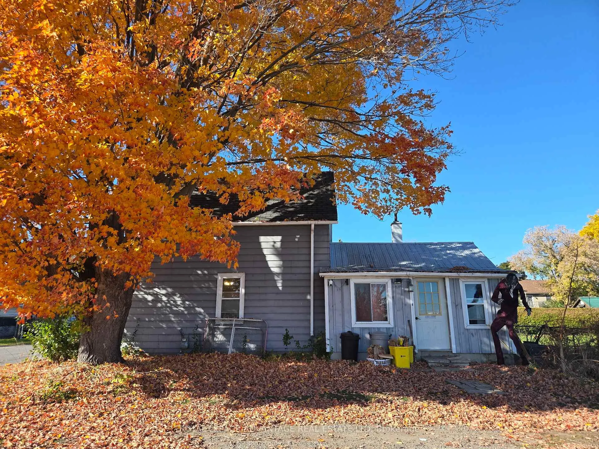 Photo 2 of 73 Alice Street, Smiths Falls — HOMEH