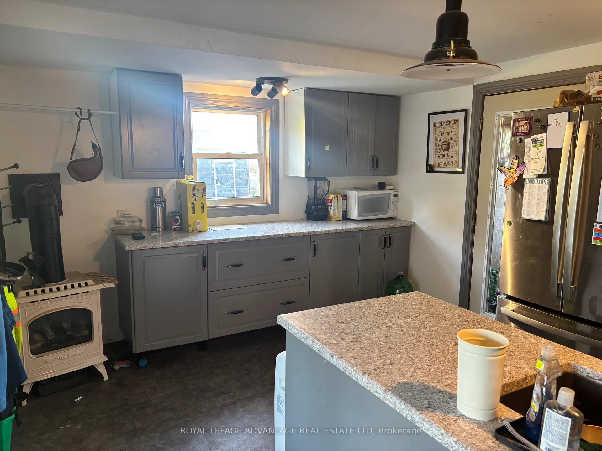 Photo 8 of 73 Alice Street, Smiths Falls — HOMEH