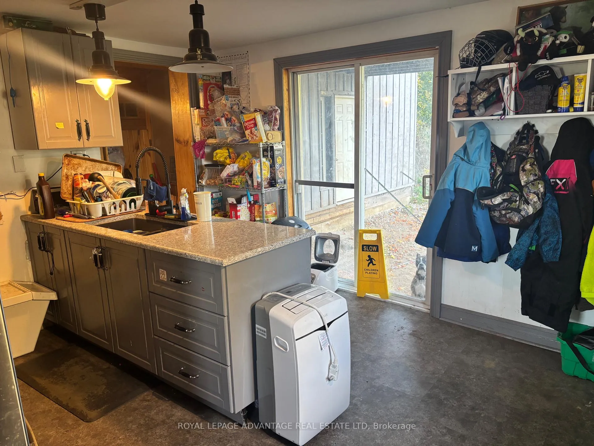 Photo 10 of 73 Alice Street, Smiths Falls — HOMEH