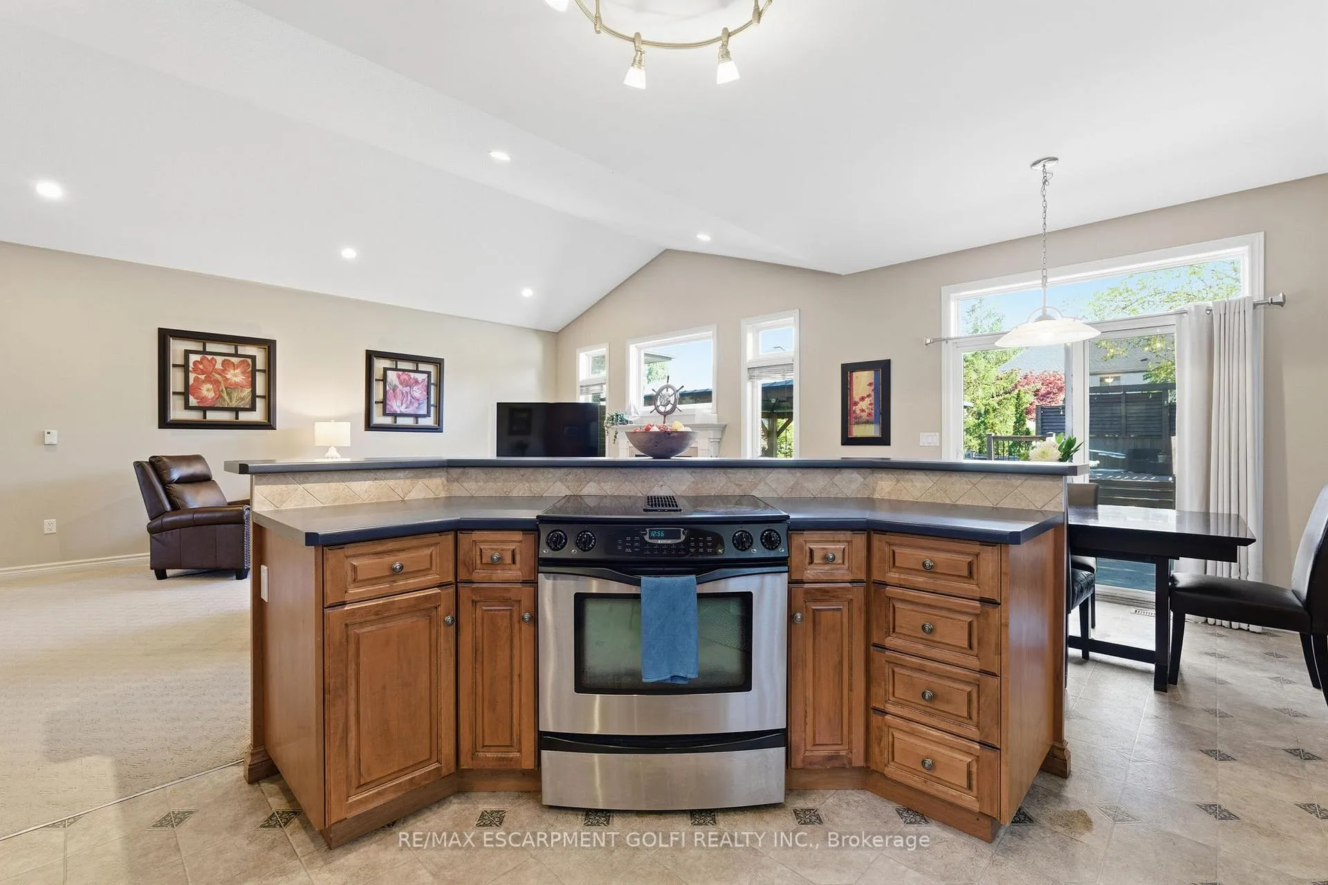 Photo 11 of 81 Timber Creek Crescent, Pelham, Fonthill — HOMEH