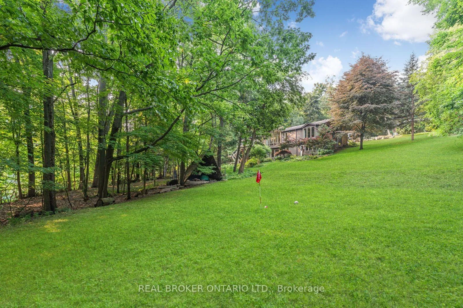 Photo 4 of 937 Montgomery Drive, Hamilton, Ancaster — HOMEH