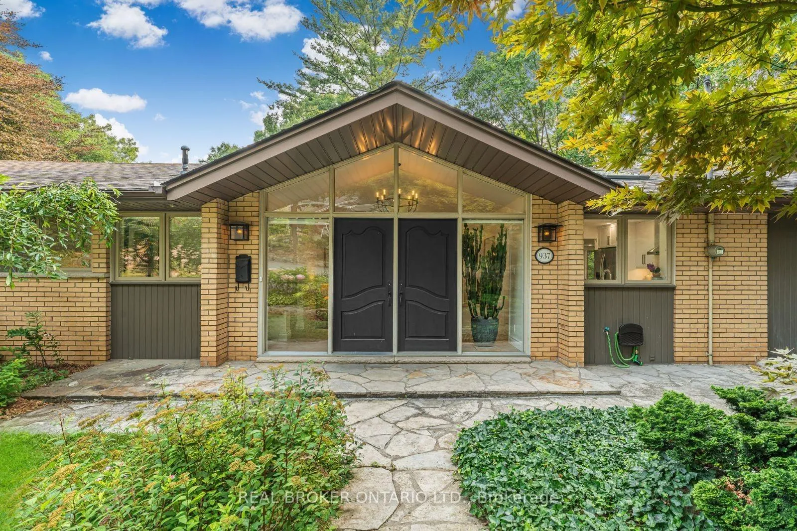 Photo 7 of 937 Montgomery Drive, Hamilton, Ancaster — HOMEH