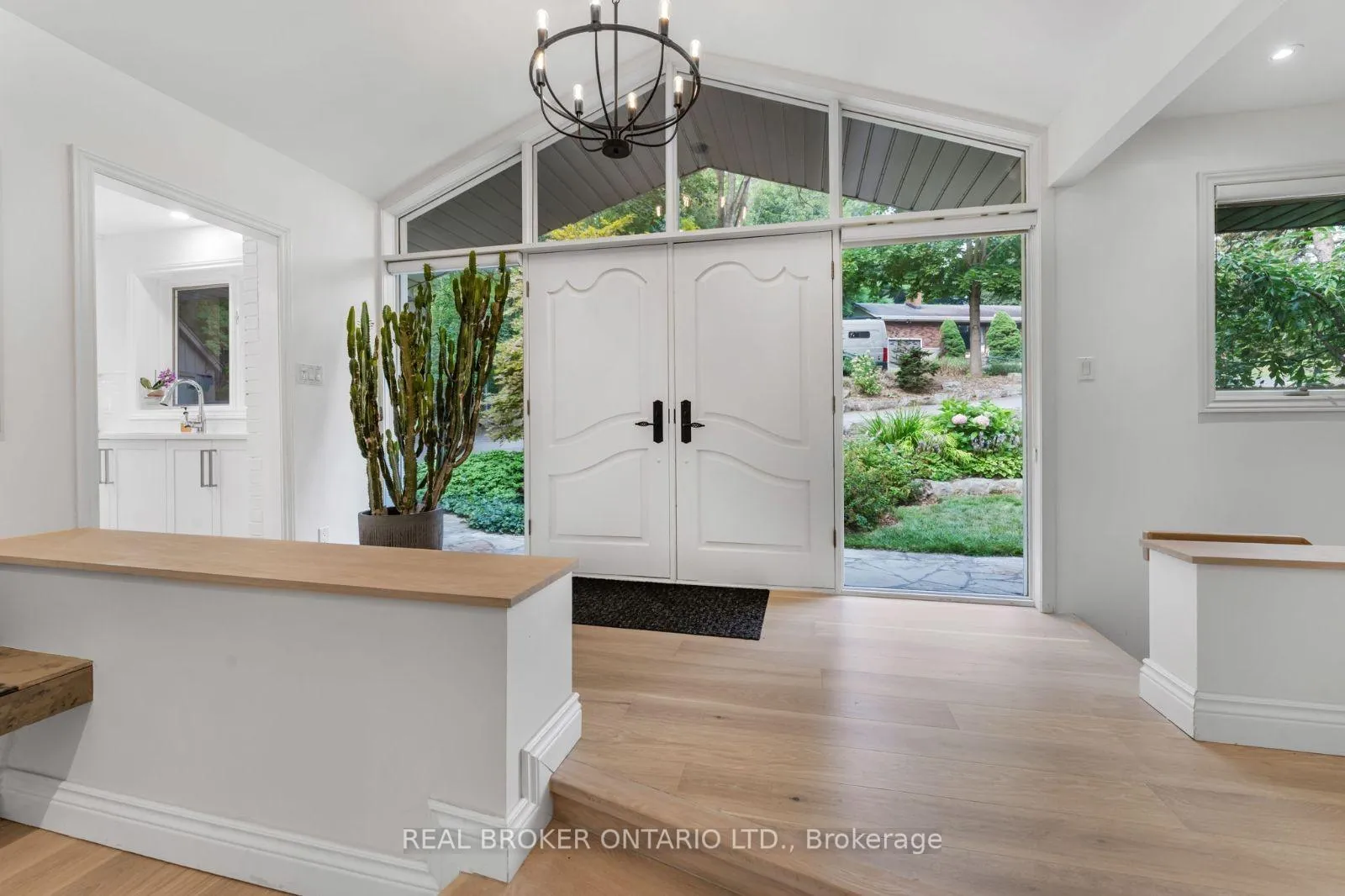 Photo 8 of 937 Montgomery Drive, Hamilton, Ancaster — HOMEH