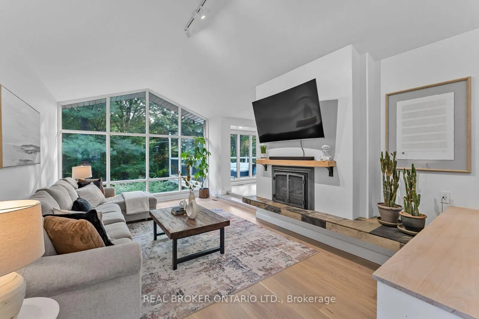 Photo 10 of 937 Montgomery Drive, Hamilton, Ancaster — HOMEH