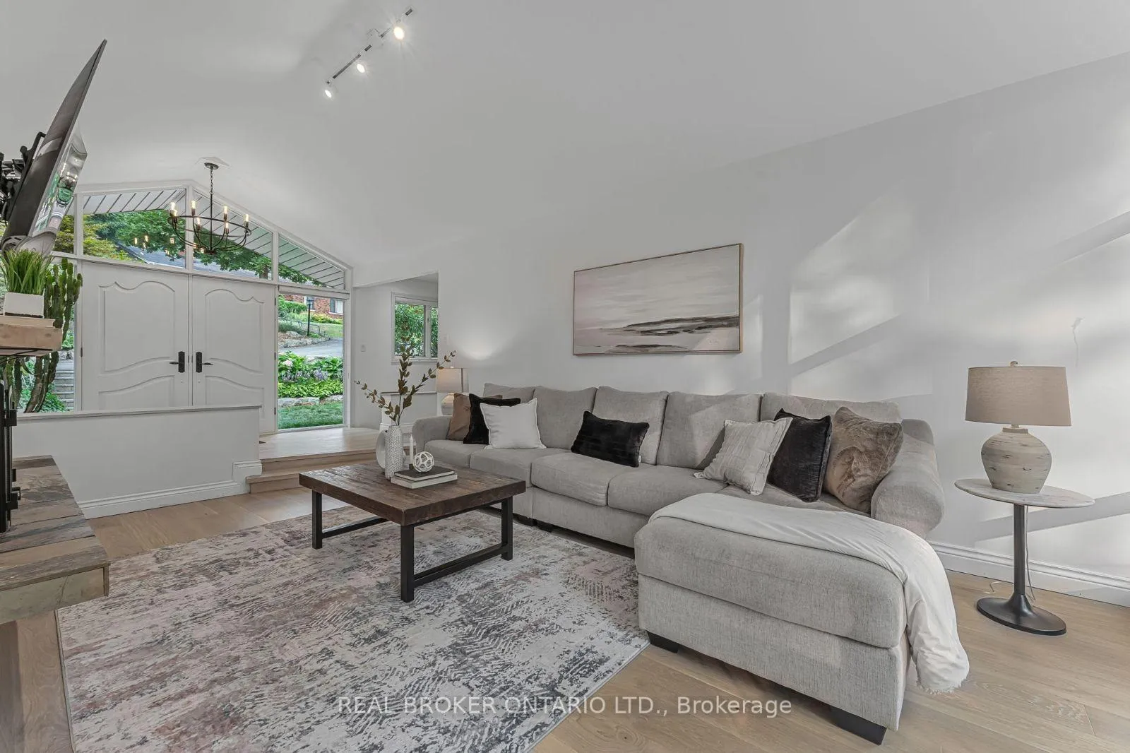 Photo 11 of 937 Montgomery Drive, Hamilton, Ancaster — HOMEH
