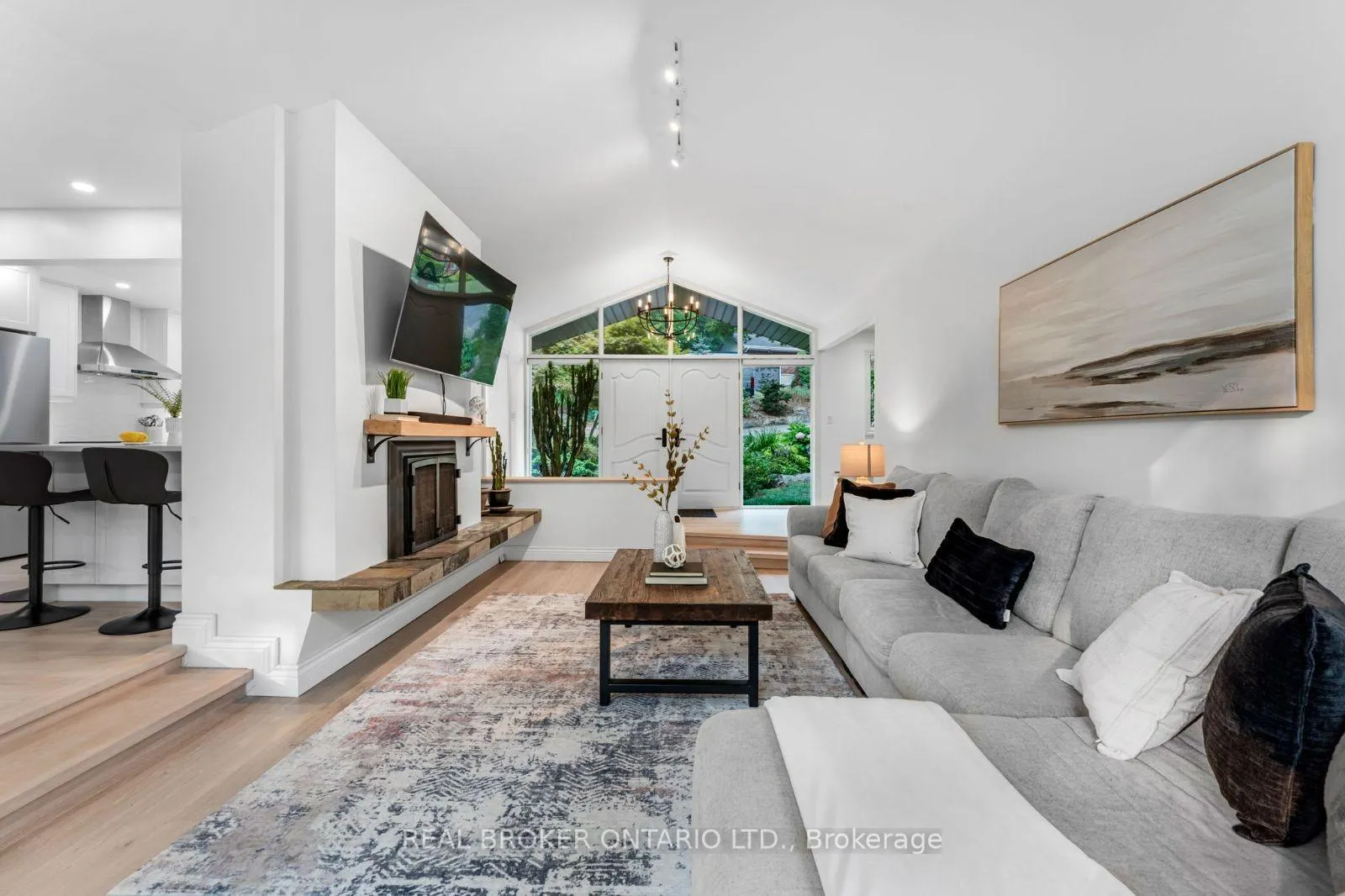 Photo 13 of 937 Montgomery Drive, Hamilton, Ancaster — HOMEH