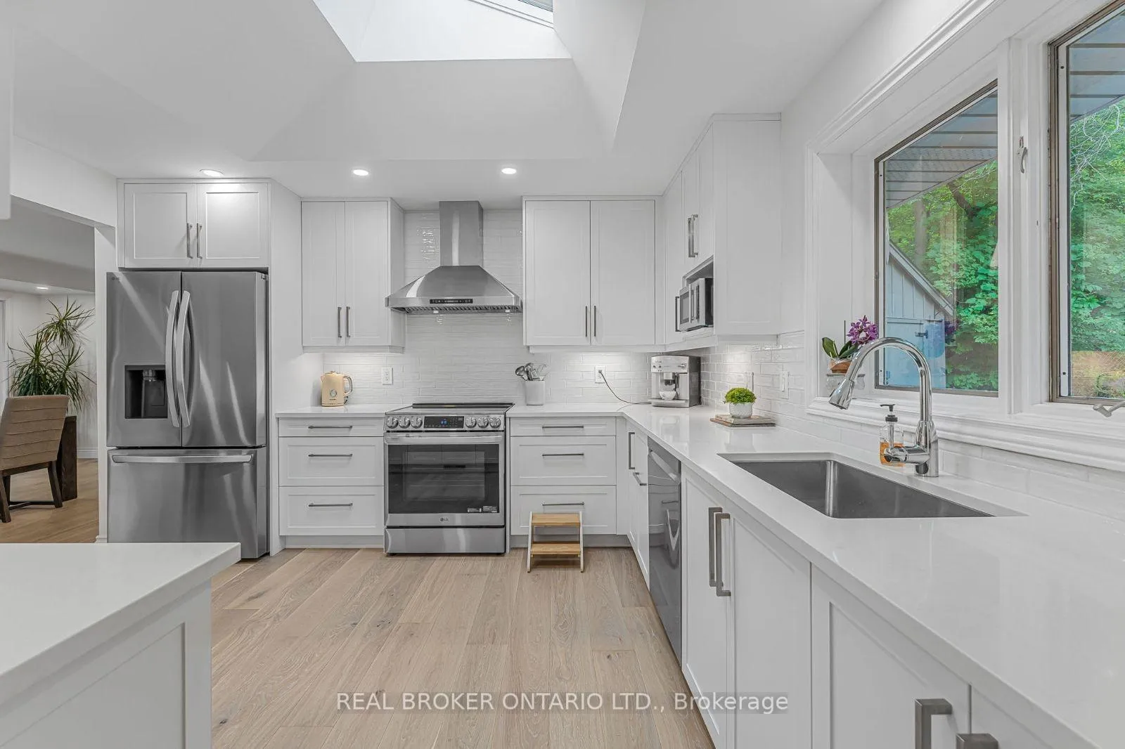 Photo 14 of 937 Montgomery Drive, Hamilton, Ancaster — HOMEH
