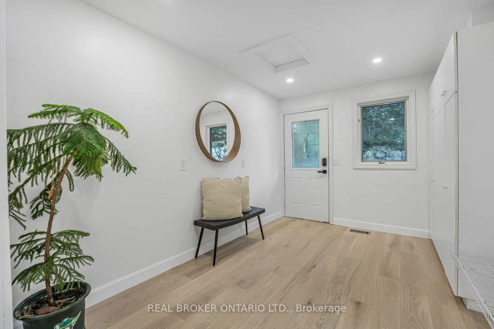 Photo 23 of 937 Montgomery Drive, Hamilton, Ancaster — HOMEH