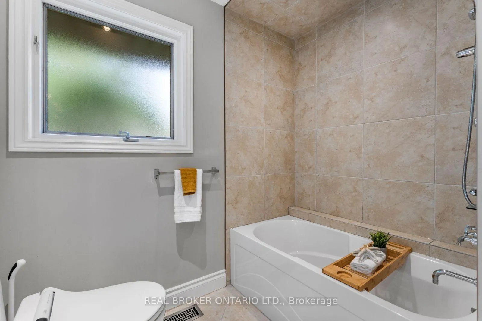 Photo 26 of 937 Montgomery Drive, Hamilton, Ancaster — HOMEH