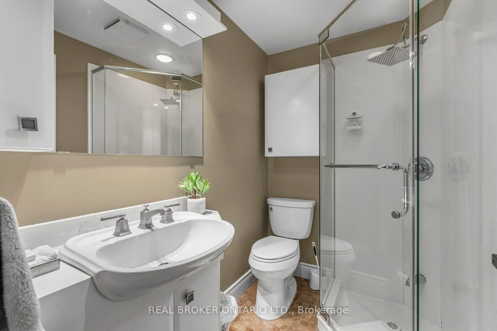 Photo 33 of 937 Montgomery Drive, Hamilton, Ancaster — HOMEH