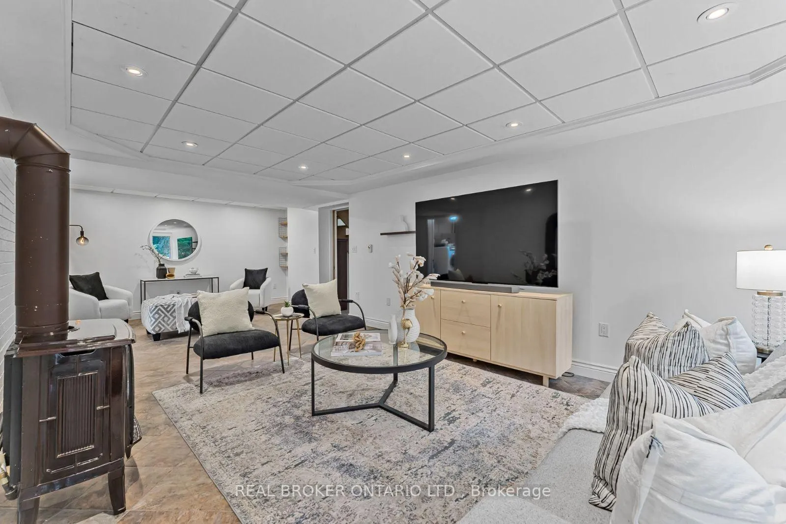 Photo 35 of 937 Montgomery Drive, Hamilton, Ancaster — HOMEH