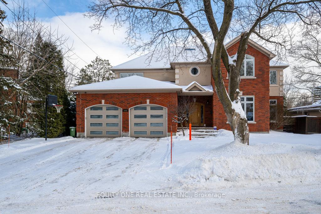 Front of 1853 Rideau Garden Drive