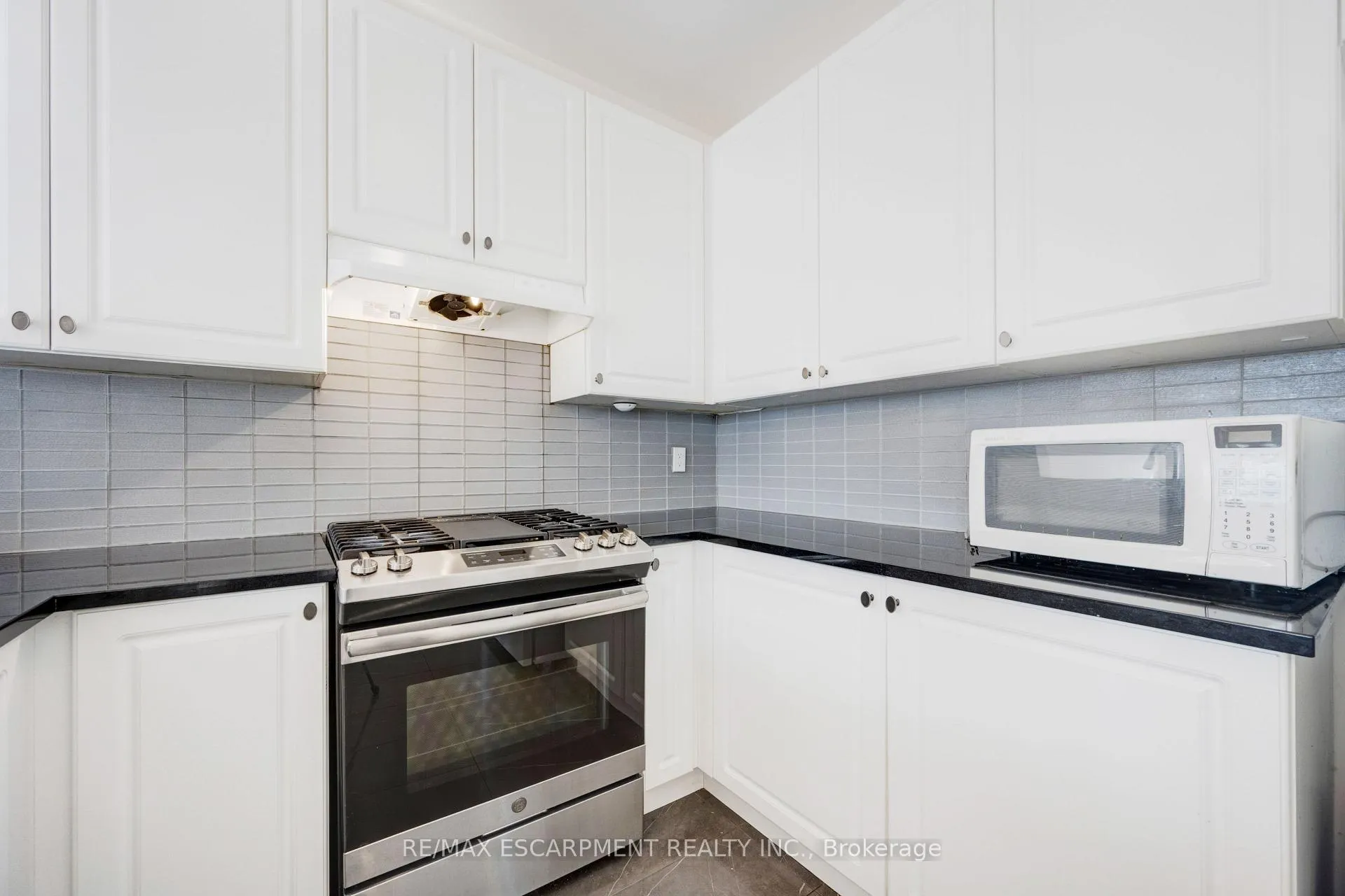 Photo 13 of 489 Downes Jackson Heights, Milton, Harrison — HOMEH