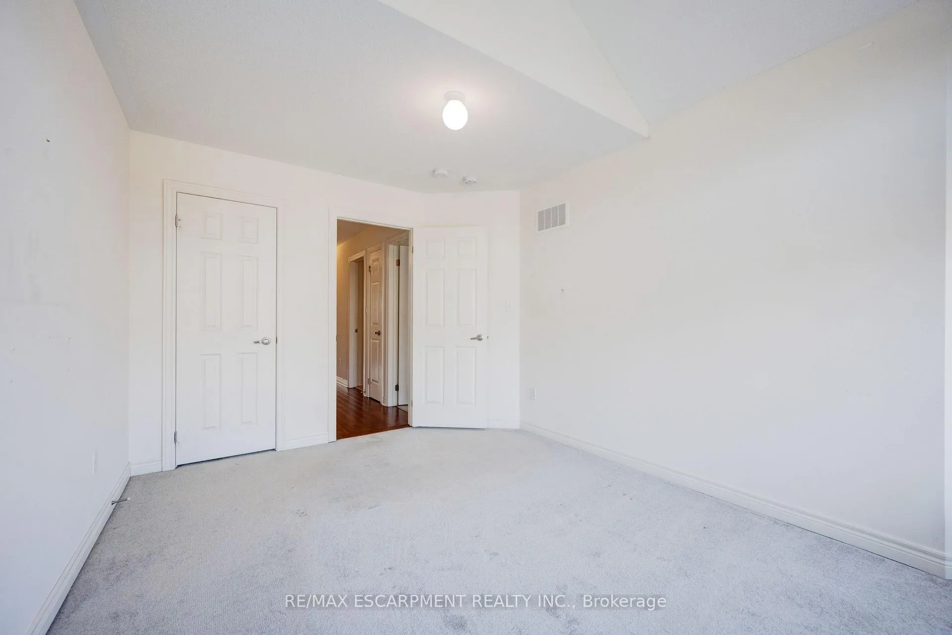 Photo 32 of 489 Downes Jackson Heights, Milton, Harrison — HOMEH