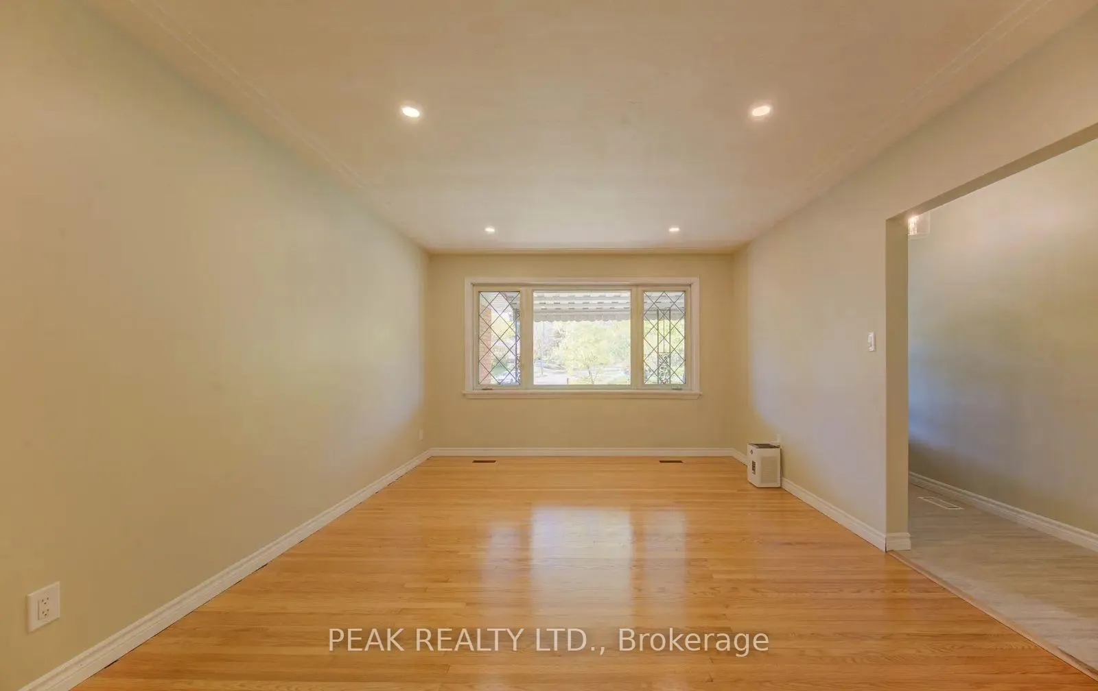Photo 8 of 88 Ellis Crescent, Waterloo — HOMEH
