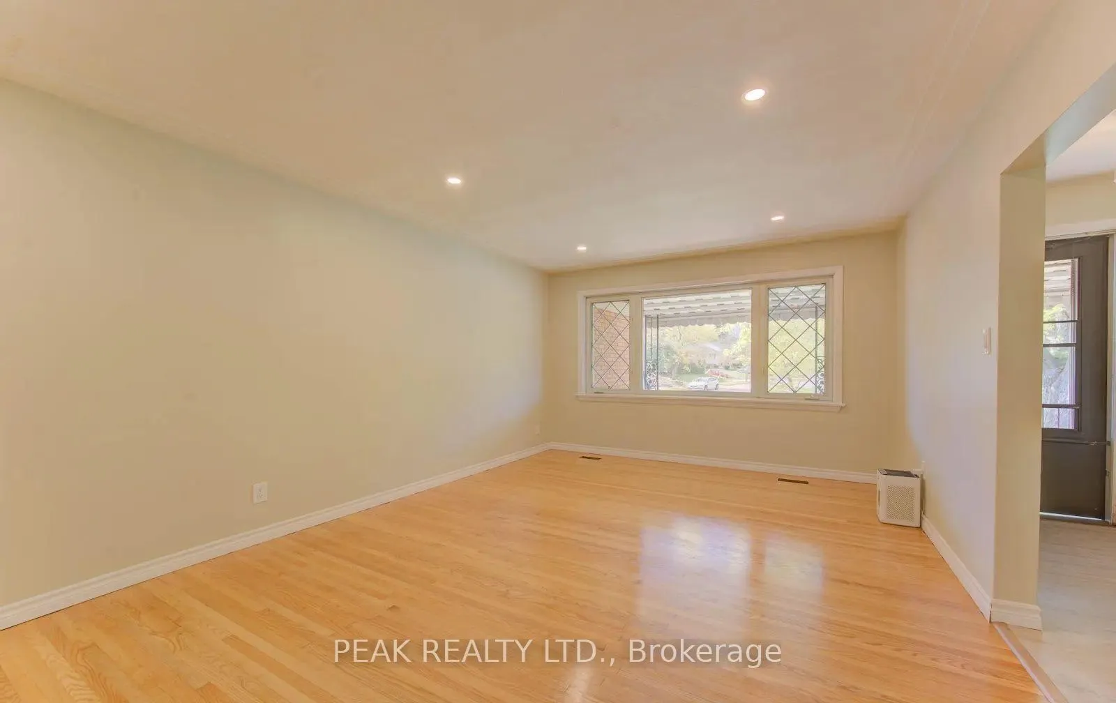 Photo 9 of 88 Ellis Crescent, Waterloo — HOMEH