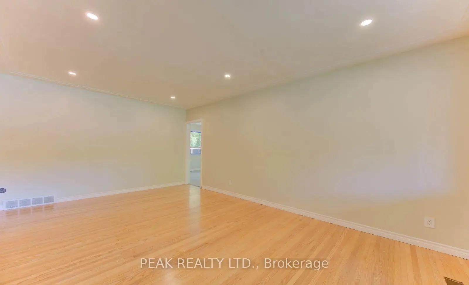 Photo 11 of 88 Ellis Crescent, Waterloo — HOMEH