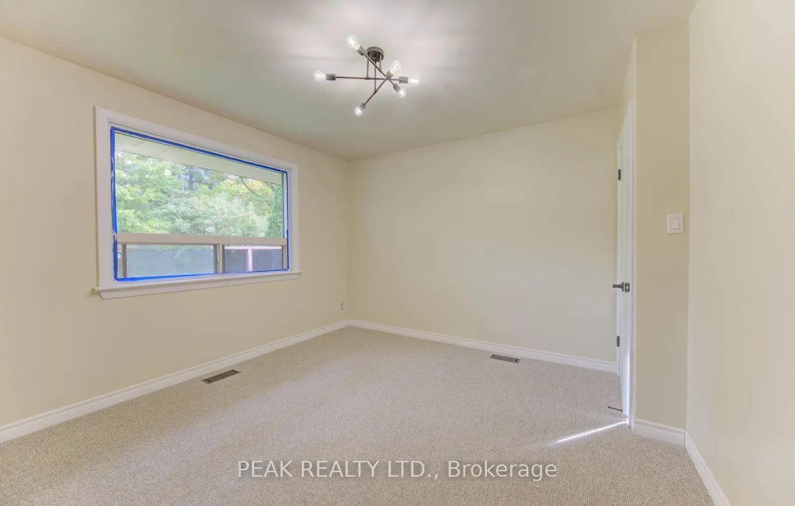 Photo 13 of 88 Ellis Crescent, Waterloo — HOMEH