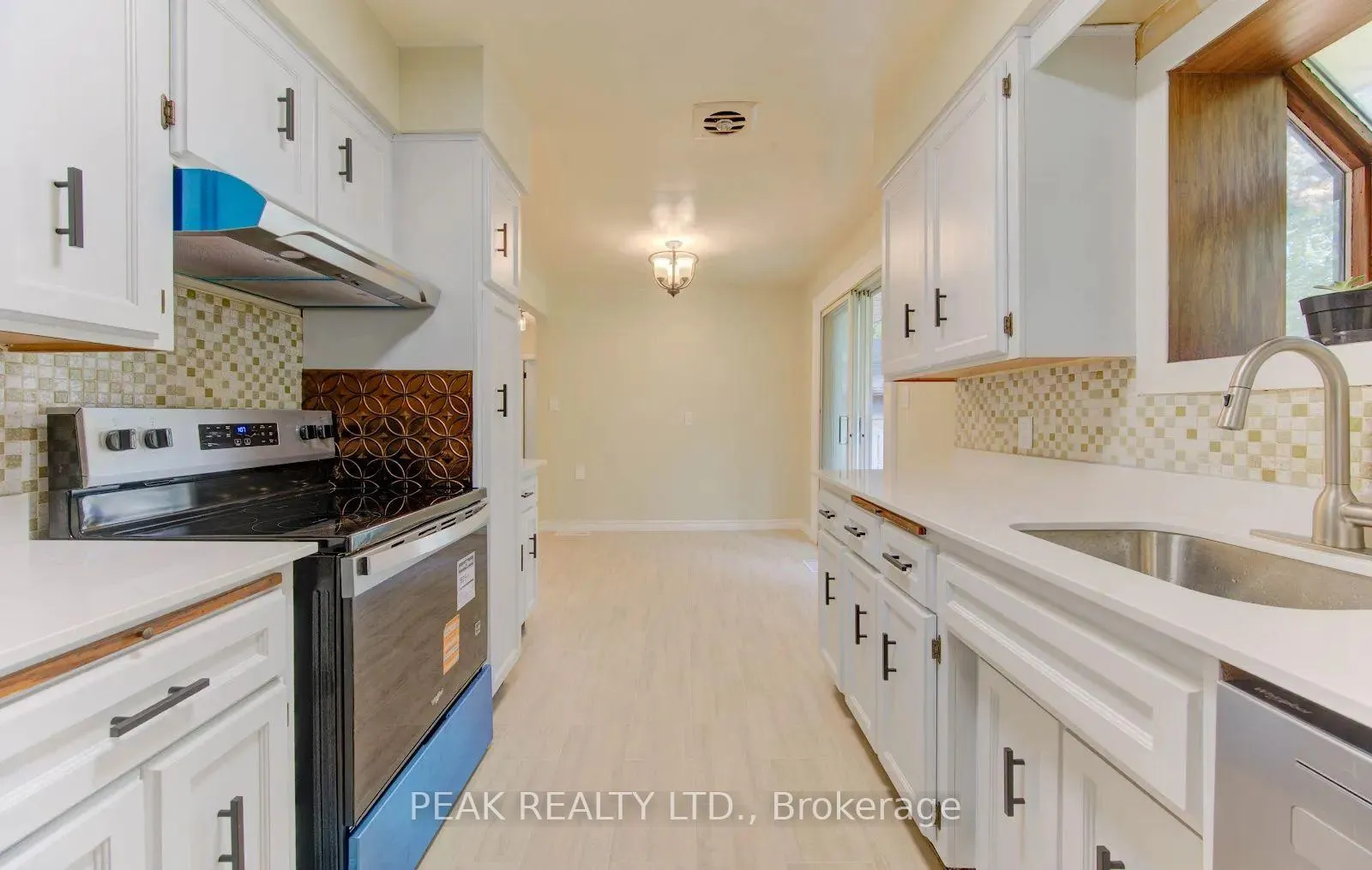 Photo 18 of 88 Ellis Crescent, Waterloo — HOMEH