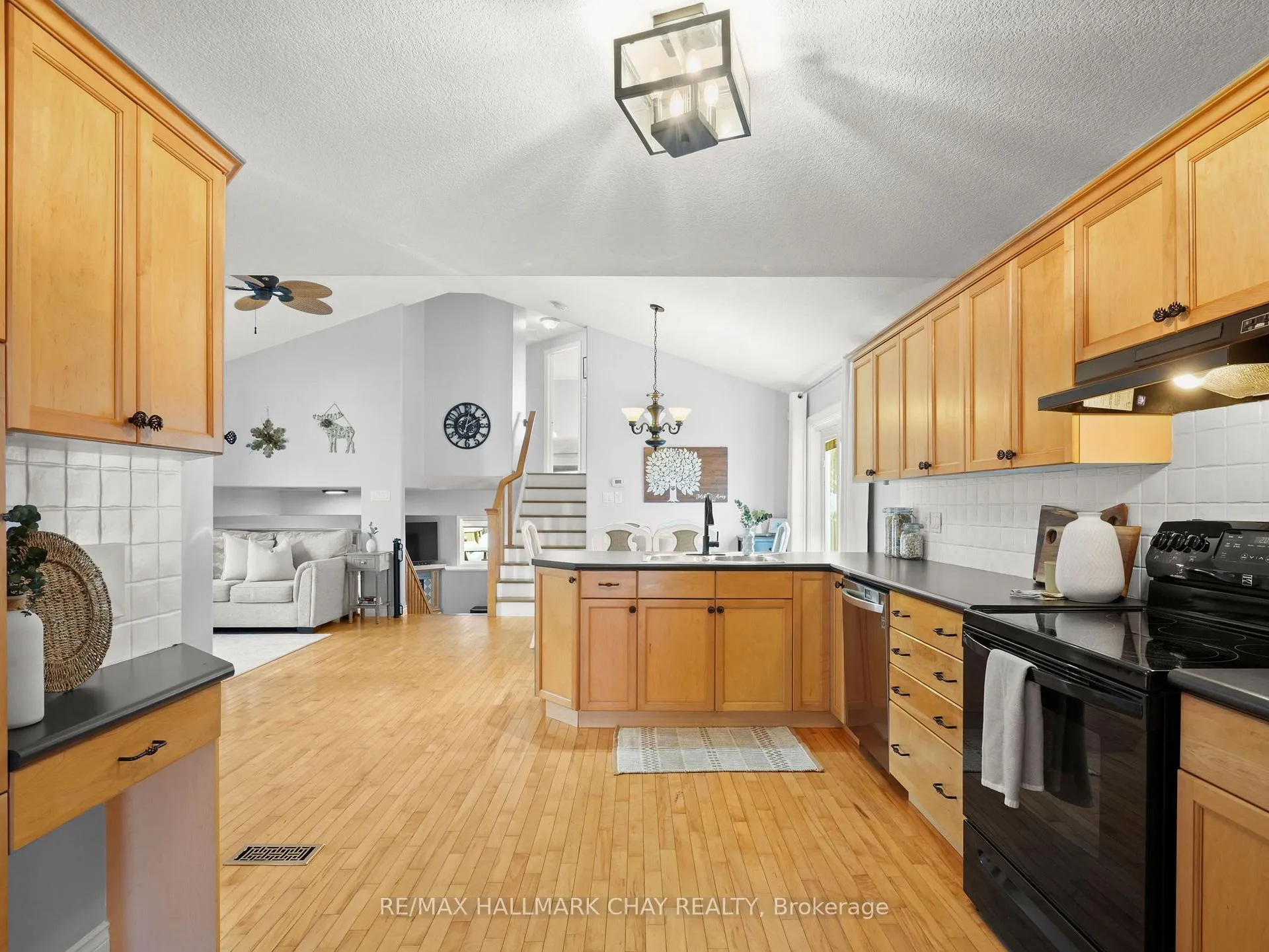 Photo 6 of 5 Shephard Avenue, New Tecumseth, Alliston — HOMEH