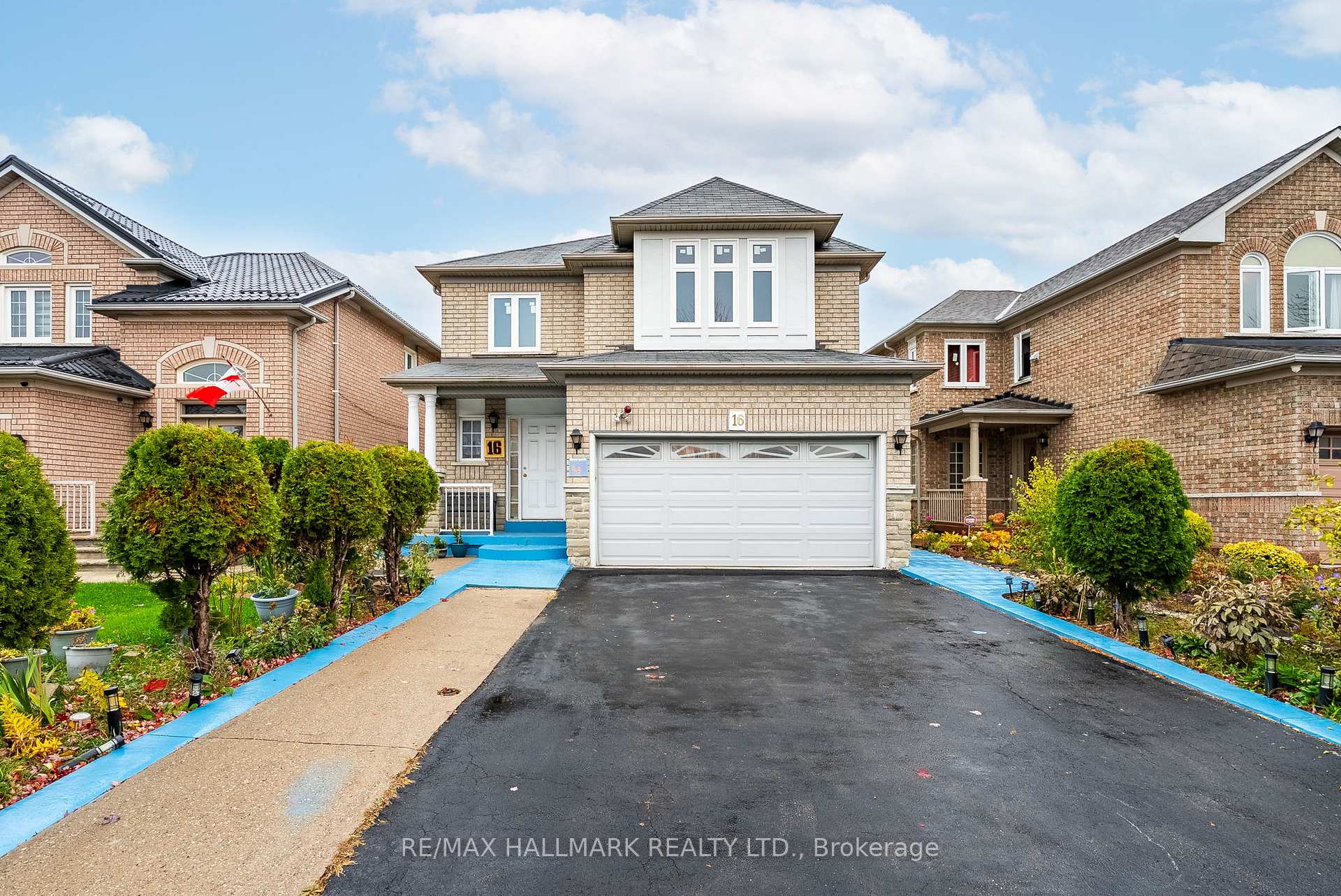 Front of 16 Pacific Wind Crescent