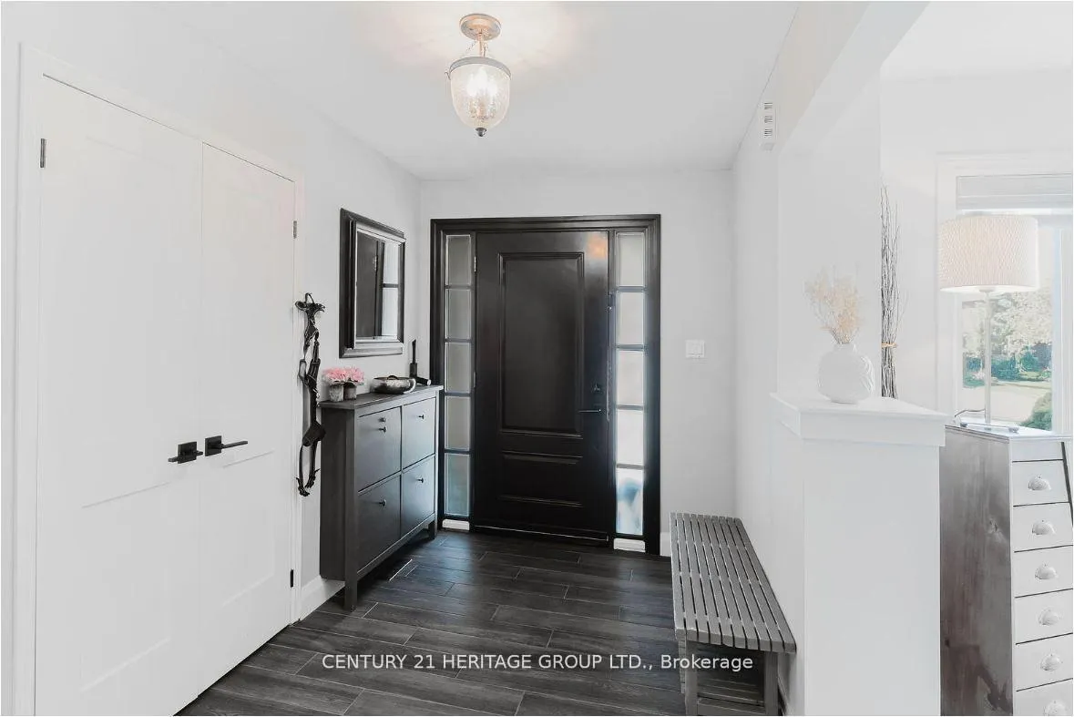 Photo 2 of 147 Pentland Crescent, Vaughan, Maple — HOMEH