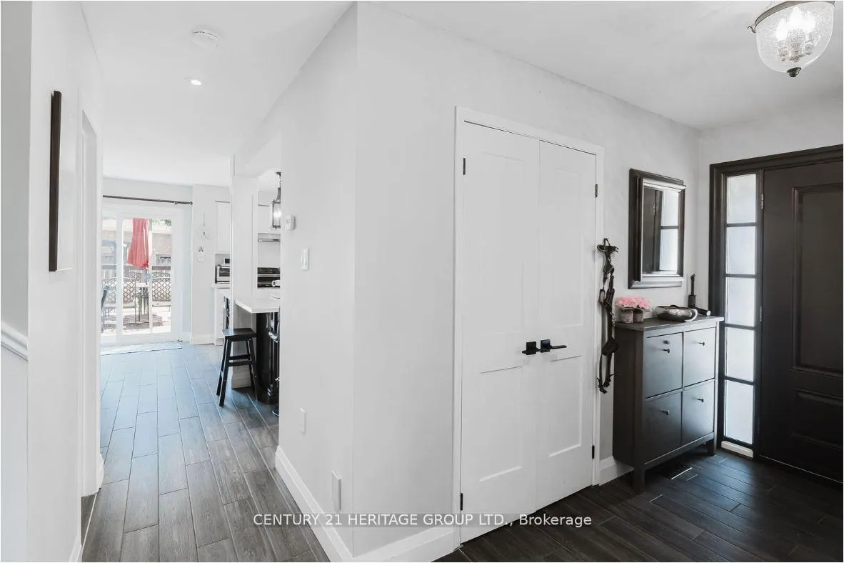 Photo 4 of 147 Pentland Crescent, Vaughan, Maple — HOMEH