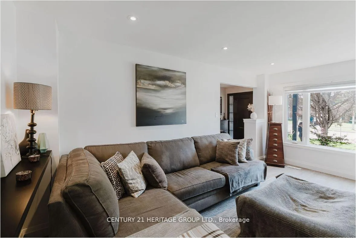 Photo 6 of 147 Pentland Crescent, Vaughan, Maple — HOMEH
