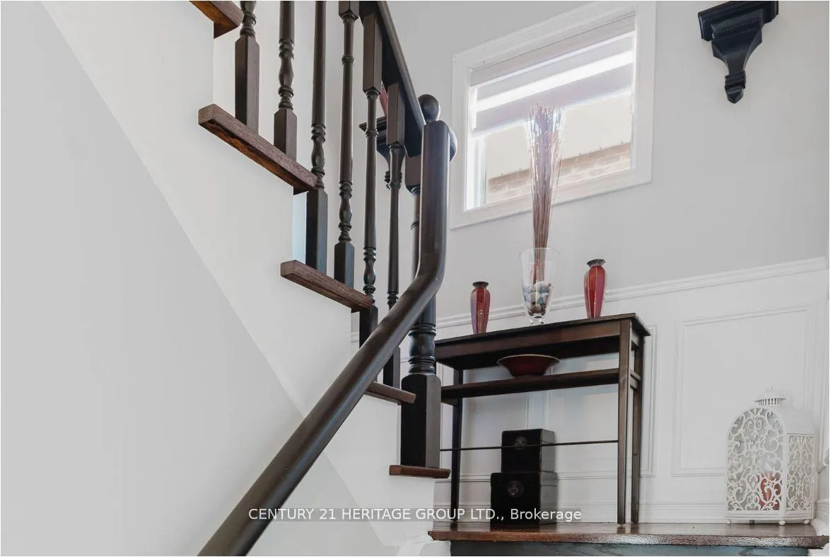 Photo 8 of 147 Pentland Crescent, Vaughan, Maple — HOMEH