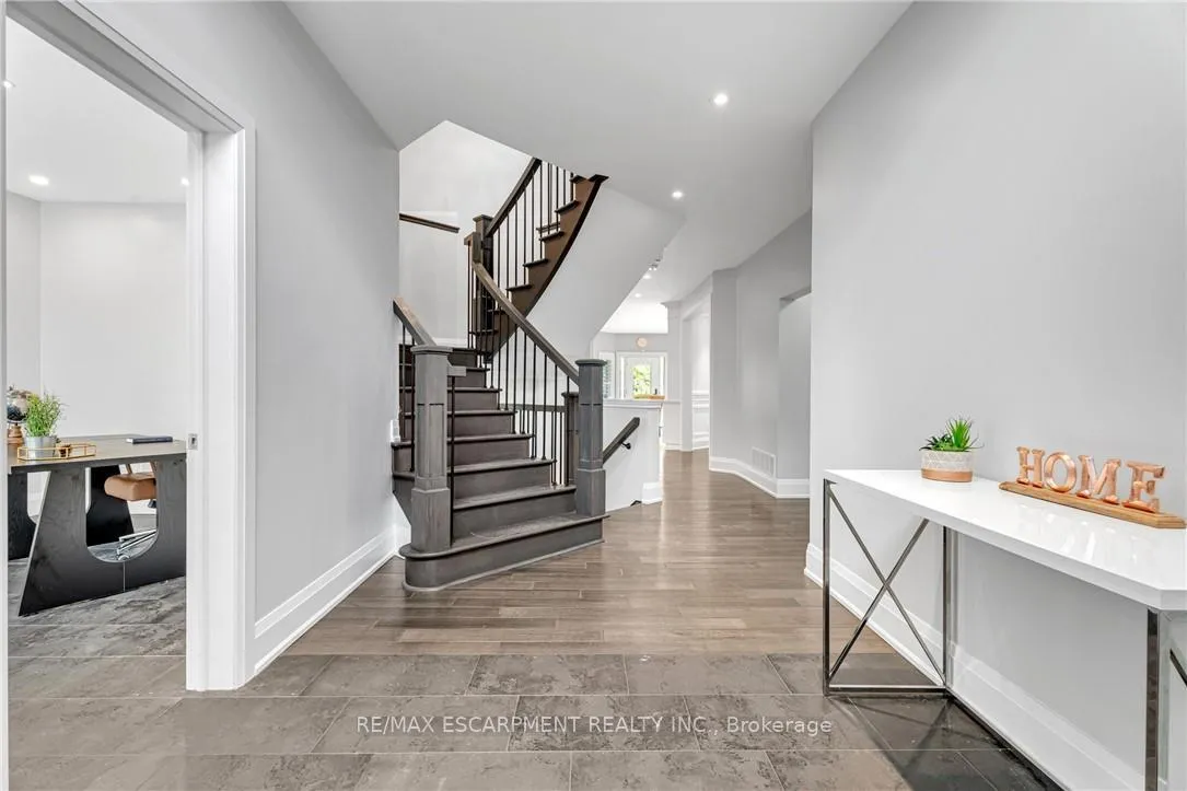 Photo 5 of 120 Davidson Boulevard, Hamilton, Dundas — HOMEH