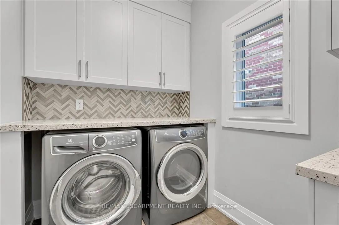 Photo 8 of 120 Davidson Boulevard, Hamilton, Dundas — HOMEH