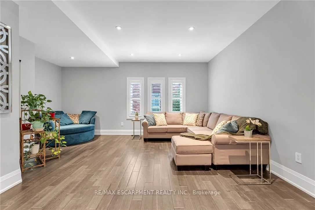 Photo 9 of 120 Davidson Boulevard, Hamilton, Dundas — HOMEH