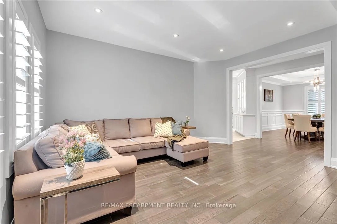 Photo 10 of 120 Davidson Boulevard, Hamilton, Dundas — HOMEH