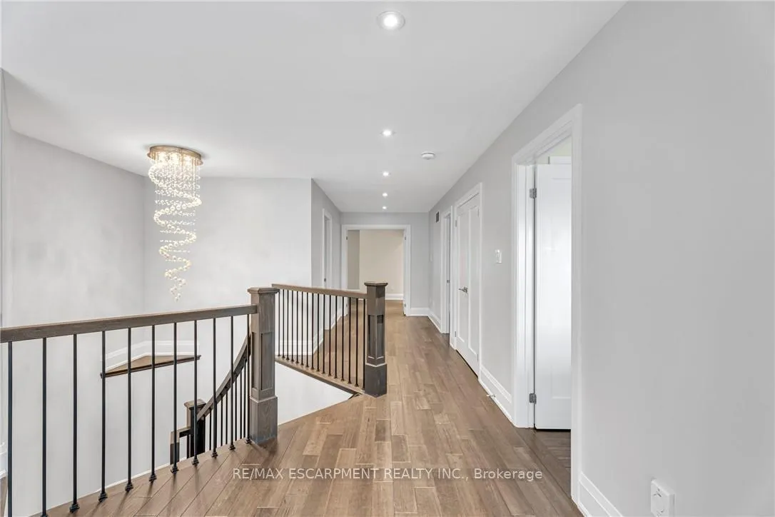 Photo 19 of 120 Davidson Boulevard, Hamilton, Dundas — HOMEH