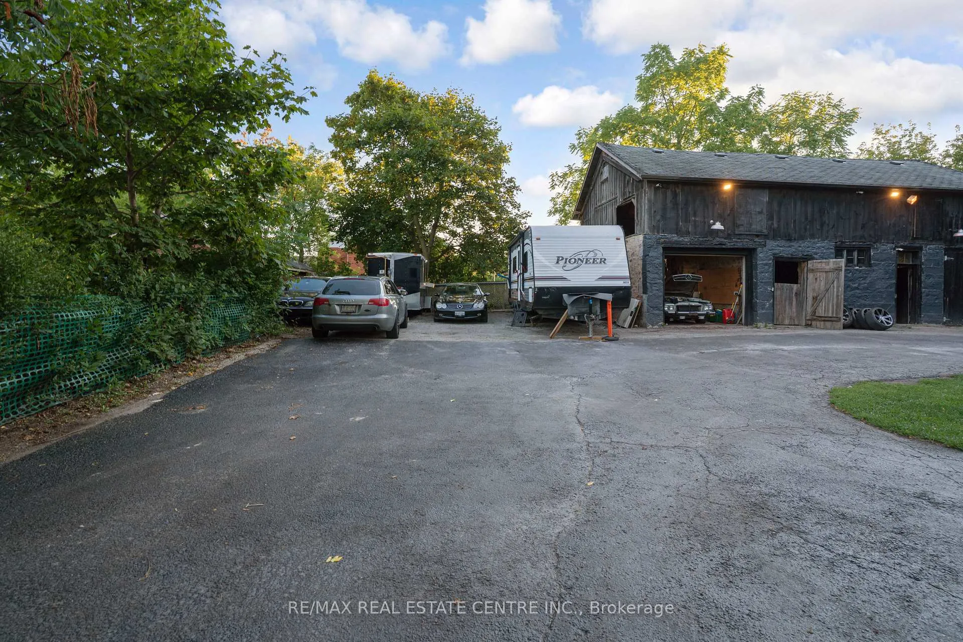 Photo 40 of 90 Main Street, Milton, Campbellville — HOMEH